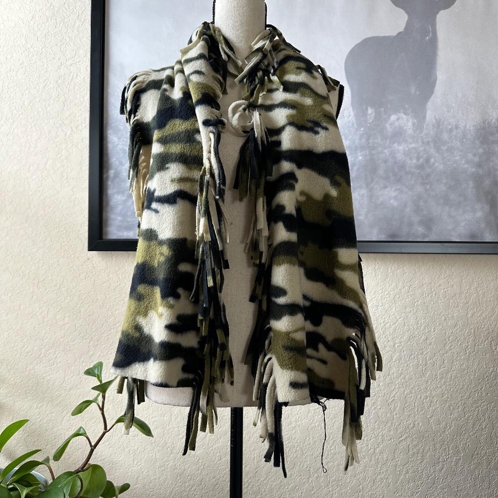 Reaction Keneth Cole CAMO Fleece Fringe Scarf
